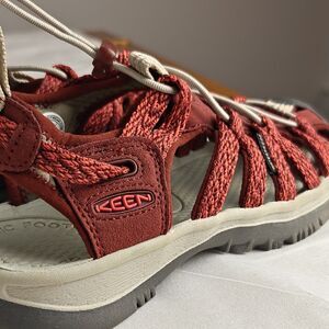 Keen Whisper Waterproof Outdoor Women Sandals 5.5 Shiitake/Malachite 1016577 red